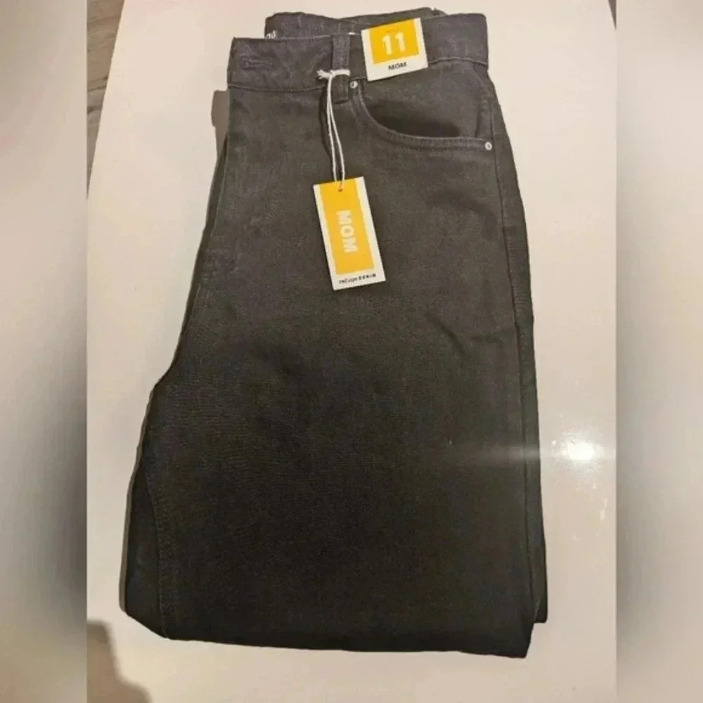 Mom jeans size 11